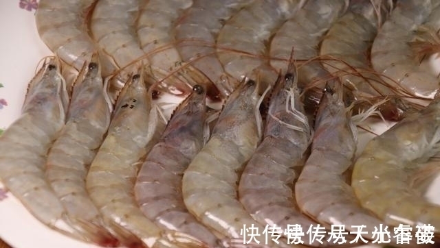 虾皮虾|炸大虾，有人用面粉有人直接炸？都不对！教你正确做法，酥脆解馋