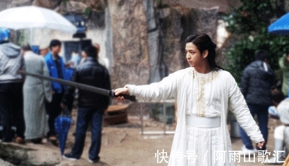 武功|金庸笔下最强的秘籍,无人练成,主角也没学会,金庸只好把它删了