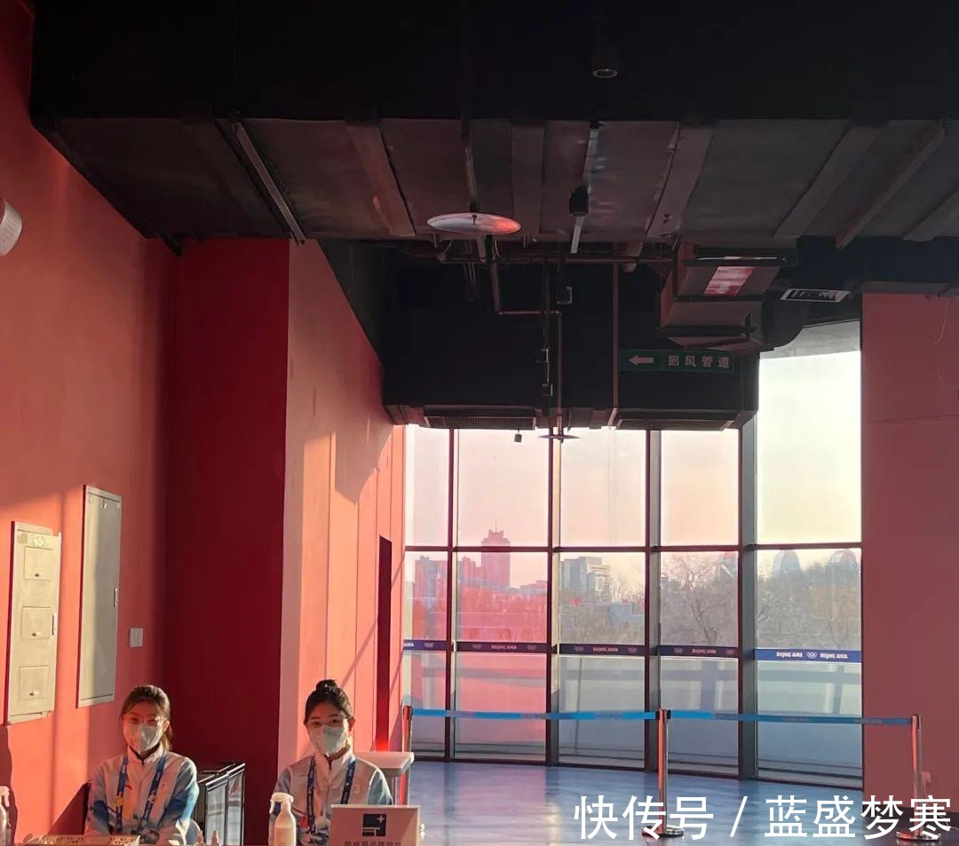 夺冠|恭喜!女足夺冠奖金近4000万曝光,名记别让中间商赚了差价!
