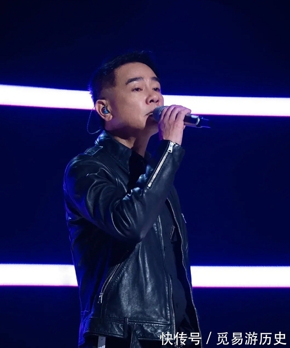 哥哥們|張智霖靠陳小春懷里笑得超開心,應(yīng)采兒批圖吐槽,笑yue了!