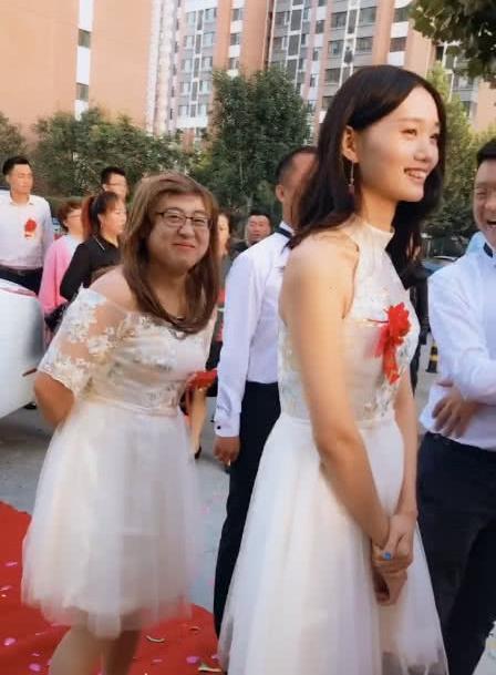 鞋拔子脸 “鞋拔子脸”新娘走红,当她亲吻新郎那一刻,网友:又相信爱情了