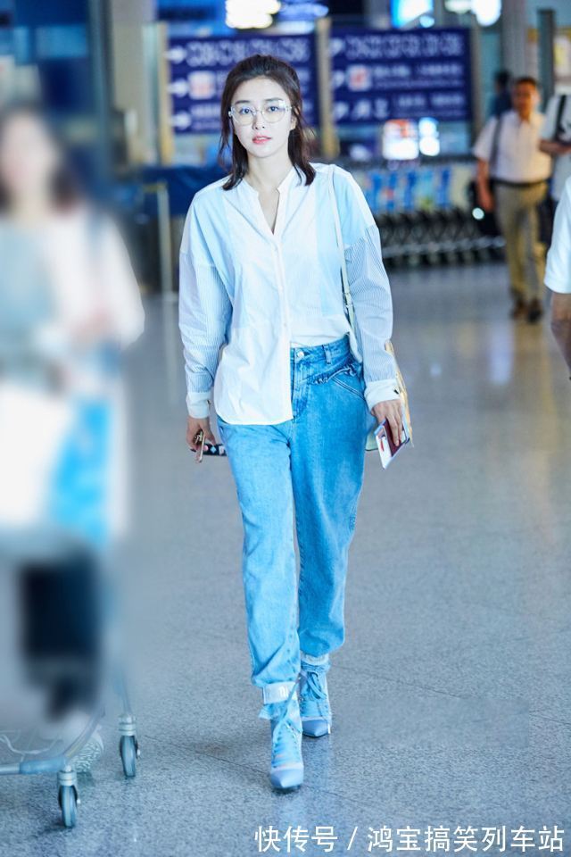 斜方肌 担心溜肩穿衣不好看?你得选这几件单品才能扬长避短,穿出时髦感