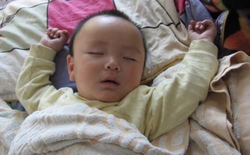 原因|为什么宝宝睡着后很不老实？看了原因后，能让宝宝睡得好一点