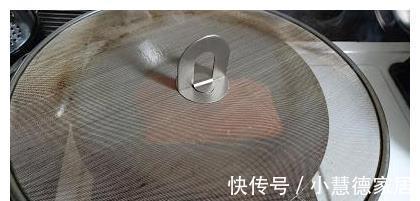 培根|煎鱼时,直接下油锅是不对的,掌握这个技巧,鱼皮不破、鱼肉不散
