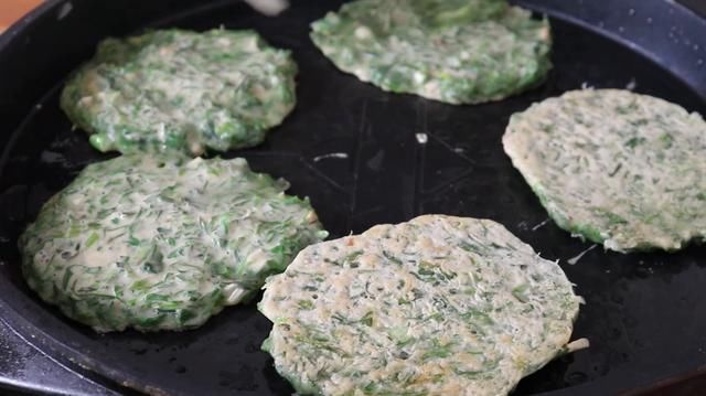 早餐饼|荠菜别再包饺子，教你1个新吃法，营养解馋，吃一次就念念不忘