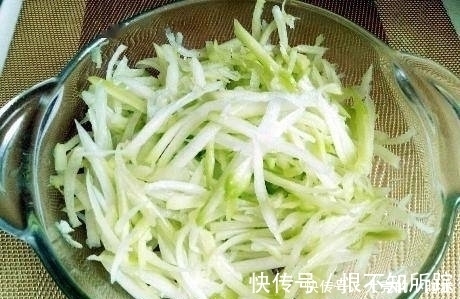 红椒|既是菜也是水果，维C是黄瓜的3倍，才2元一斤，孩子常吃提高智力
