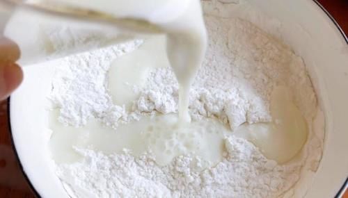 今天又做了甜品,免烤箱免打发,冰冰凉凉的,比奶油蛋糕还好吃