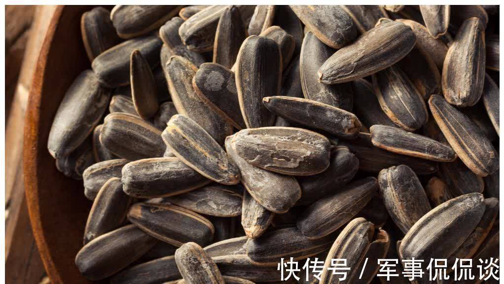 咀嚼|2岁女孩吃东西被噎住,奶奶的一个错误动作,遭医生批评