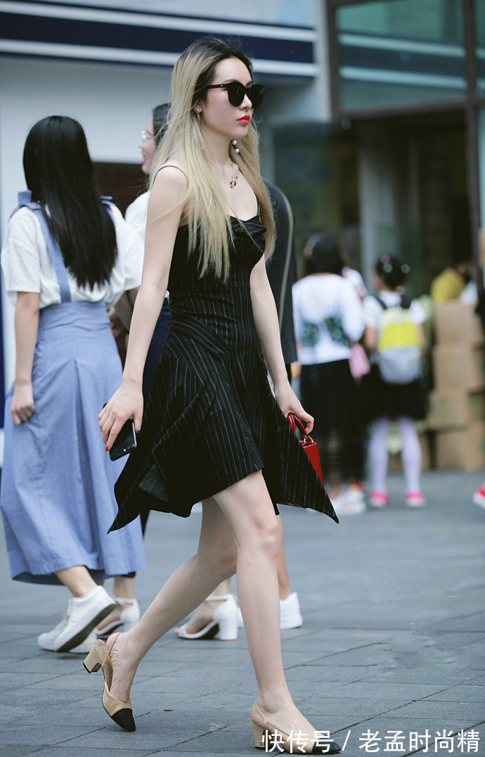 搭配 重庆街拍,几款好看的连衣裙搭配参考,让你美美一夏!