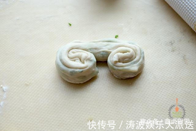 面团|葱油饼最好吃的做法，又香又软，一分钟一个，看看你喜欢吃不