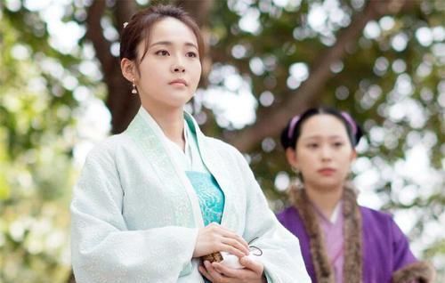 美人归$才女出上联“白头翁,牵牛耕熟地”,书生妙对下联,抱得美人归