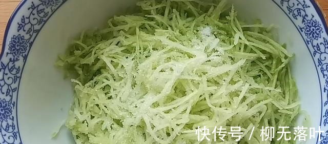 萝卜这样做太好吃了，皮薄馅大，个个鼓大泡，润燥又清肺！