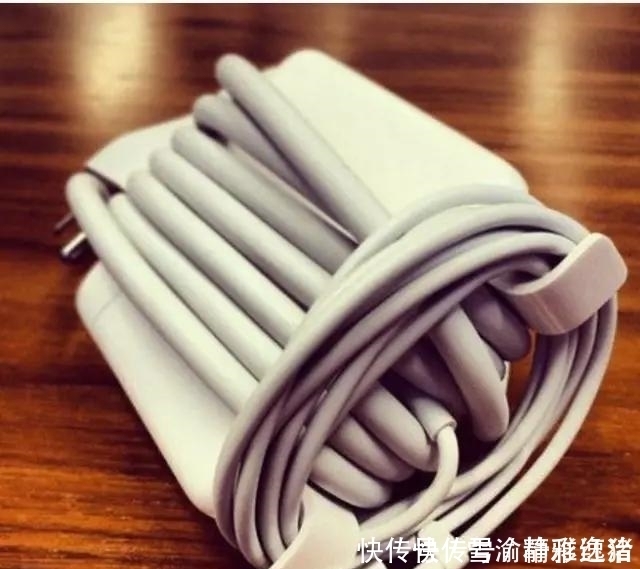 键盘|为什么街上的理发店门口都有一根旋转着的彩色灯柱?