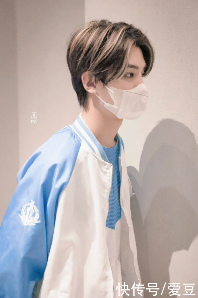 小贾|「Justin」「新闻」210830 黄明昊昨日录制《你我皆王者》路透 小贾职业梦完成进度50%