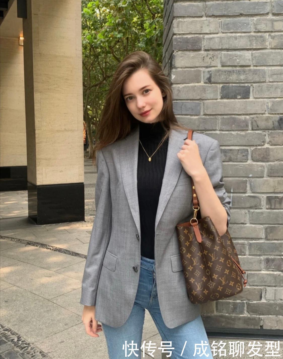 更多|女性到了四十岁,有必要学会更多的穿搭方法,凭借气质这块你就赢