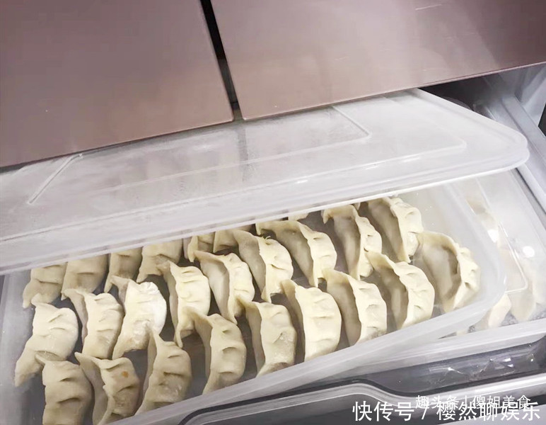 开裂|饺子包好后别直接放冰箱，容易开裂粘连，教你一招，放1年都新鲜