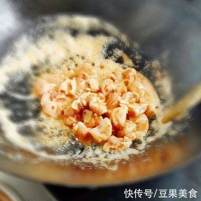 这道鹌鹑蛋烧鸡腿肉比大厨做的还好吃