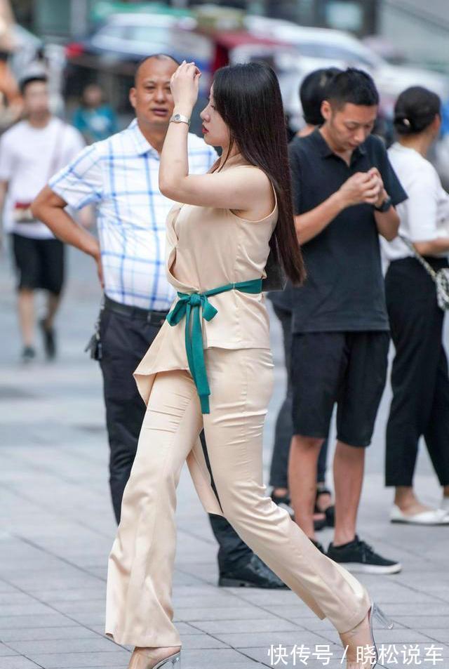 穿搭|一身黑色系穿搭,衬肤又显气质,很适合白皙的女生穿搭