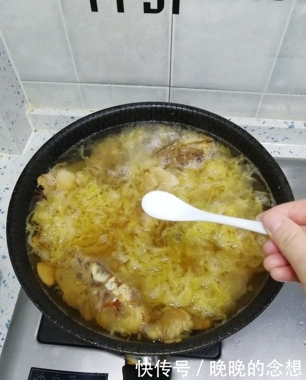 酸菜|大爷卖这“懒人菜”,5元一斤,每天200斤不够卖,明星也爱吃