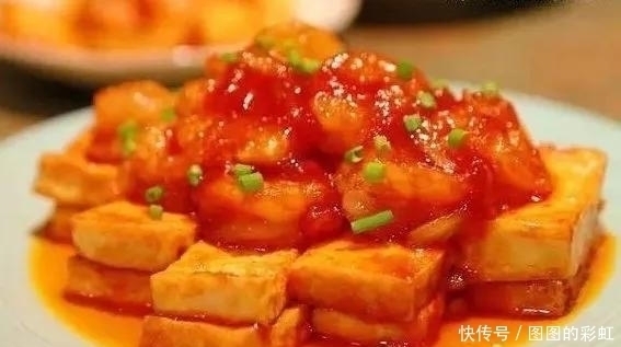 精选美食：凉拌菇笋丝，木耳炒黄瓜，酸甜虾仁豆腐，炖骨头的做法