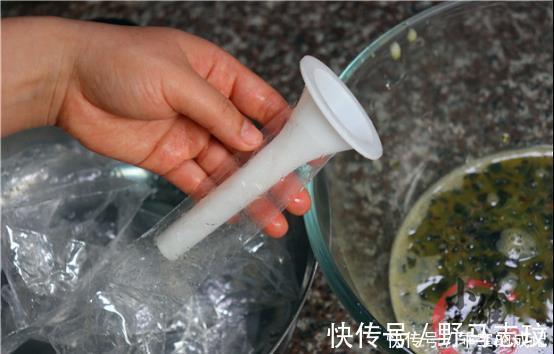 民间|鸡蛋加皮蛋用筷子搅一搅,上桌就是硬菜,真是高手在民间,太香了