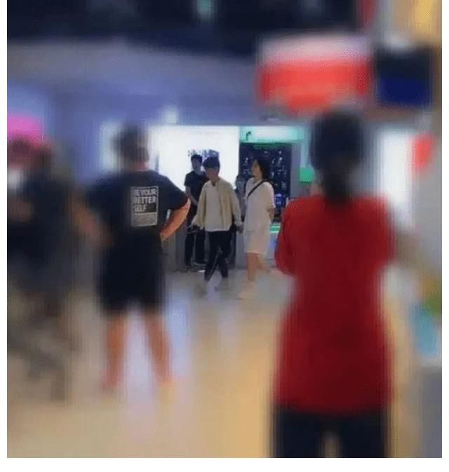 架子|沒公主架子！姚安娜超市買菜抱箱子拎袋子很接地氣