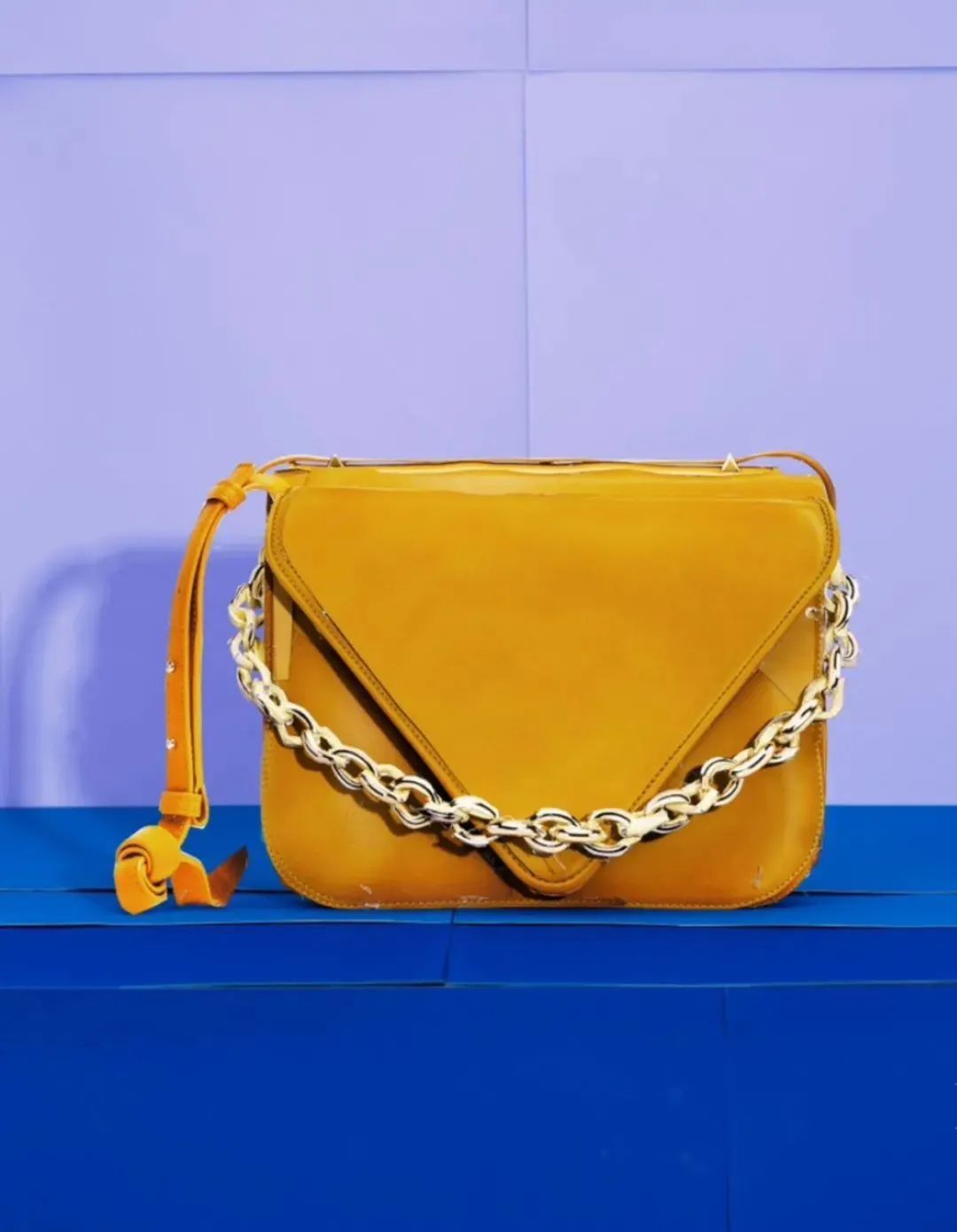 m 剪了短发的娜比，背啥我买啥