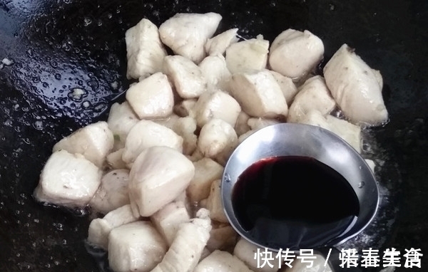 白发脱发|白发脱发的人别慌!学会这“菜”,隔三差五吃一些,护发乌发