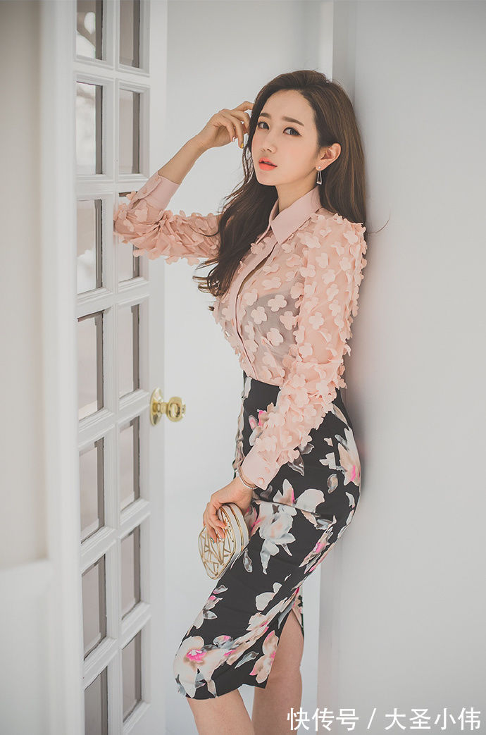 小个子|美女街拍:小性感的黑色穿搭,在秋日来说这样穿最清爽迷人,显瘦又气质