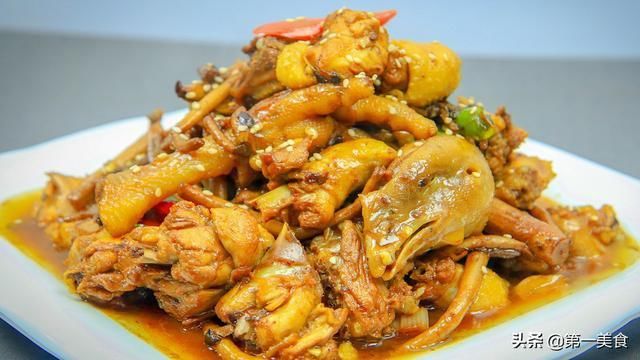 厨师长|鸡肉和茶树菇这样一起炖，鲜到骨子里，厨师长分享地道农家做法
