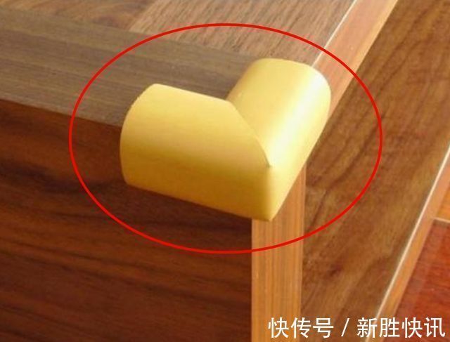 孩子|1岁宝宝摔下床,妈妈的做法让婆婆直呼冷血,医生却说:做的对