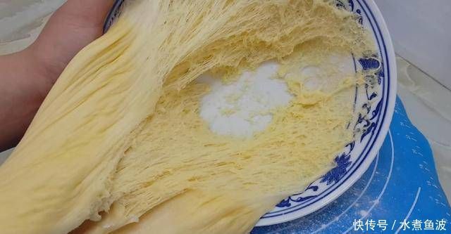保鲜膜|面包很好吃，有4个鸡蛋，又软又甜，不用烤箱你就能成功