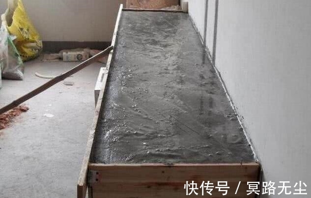水泥|父亲硬要用水泥砌电视柜，结果大吵一架，完工后大家进门就笑不停