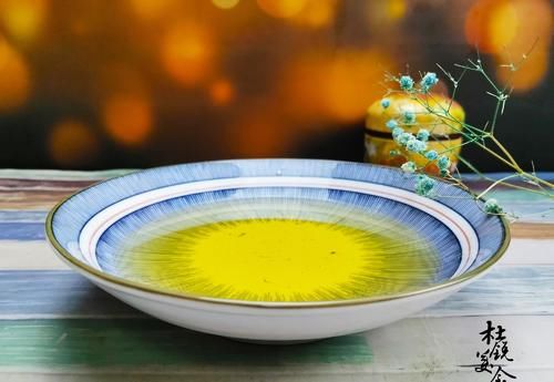 复合凉拌油|要想熬出浓香的复合凉拌油,牢记加入“神秘1物”,凉拌菜更好吃