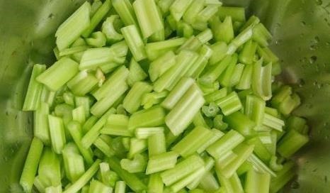 芹菜|吃芹菜为什么不吃叶?营养师讲出真相,后悔现在才知道!