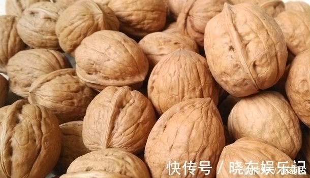 补脑|核桃什么时间吃“最补脑”很多人都在“瞎吃”,你吃对了吗?