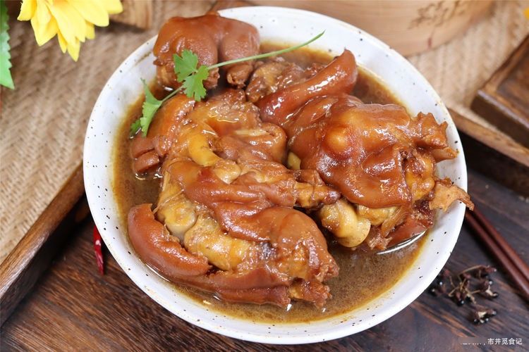 在家卤猪蹄，记住“放3样”再卤，25分钟猪蹄酥烂，味道香无杂味