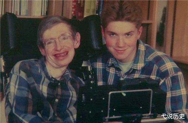 科学家 为了能让霍金说话,科学家在他的轮椅上装了很多你不知道的黑科技