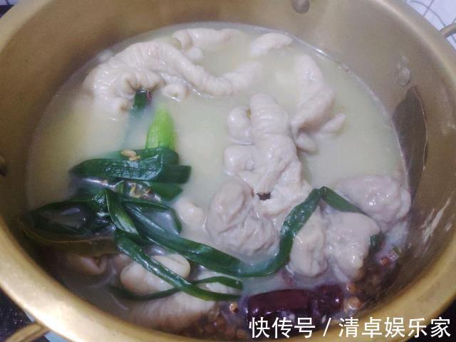 肥肠好吃不好洗教你1招洗2次，保证无异味还干净