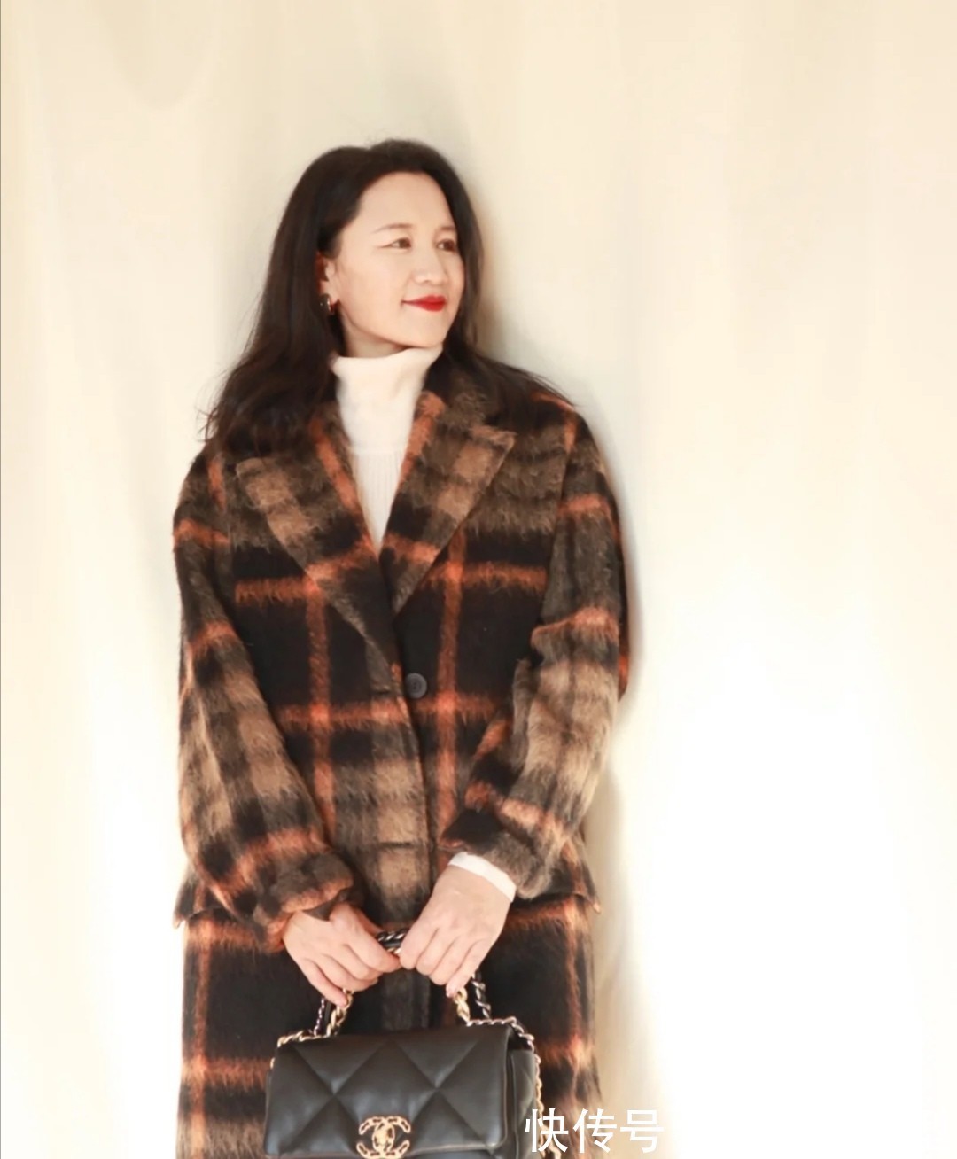 选用 这位55岁的中年妈妈,穿衣搭配不输40岁的女人,时尚减龄又养眼