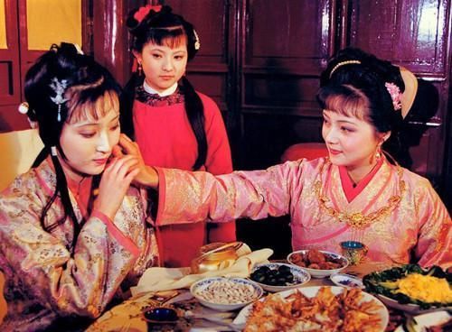 薛宝钗是群芳之冠,但迎春评价黛玉的3字,却说明她这点输给黛玉