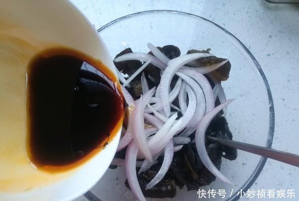 夏天到了，這菜不能隔夜吃，放冰箱也不行，家有老人孩子要注意！