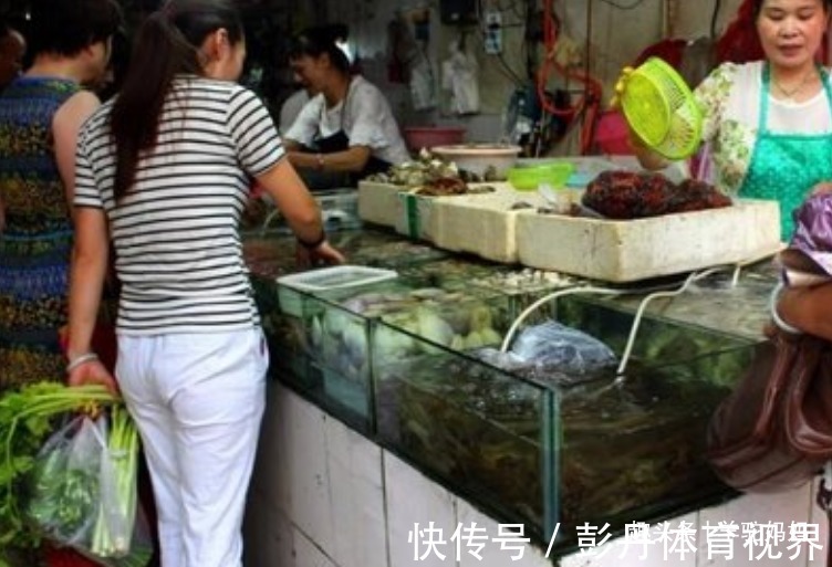 活鱼|仅需一勺“粉”死鱼变活鱼?这些打药的鱼,无数父母还疯抢给娃吃