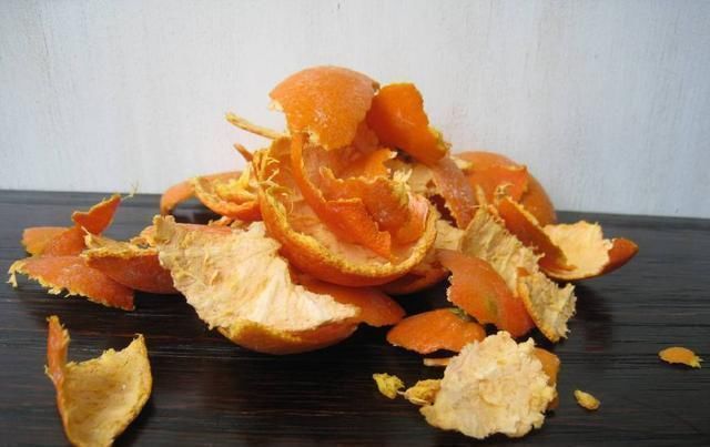 花肥|养花花肥不要钱,吃剩的“皮”丢瓶里,沤制30天,养啥都能长得旺