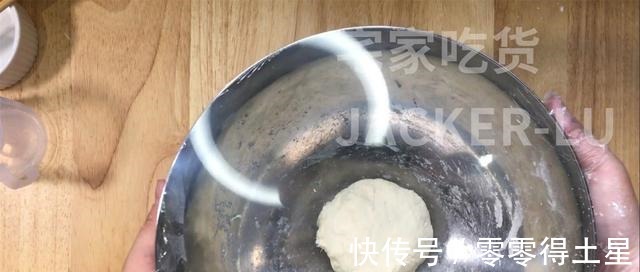 豆沙馅|芝麻豆沙酥饼,制作简单,层层酥脆,一口下去直掉渣,香酥可口!