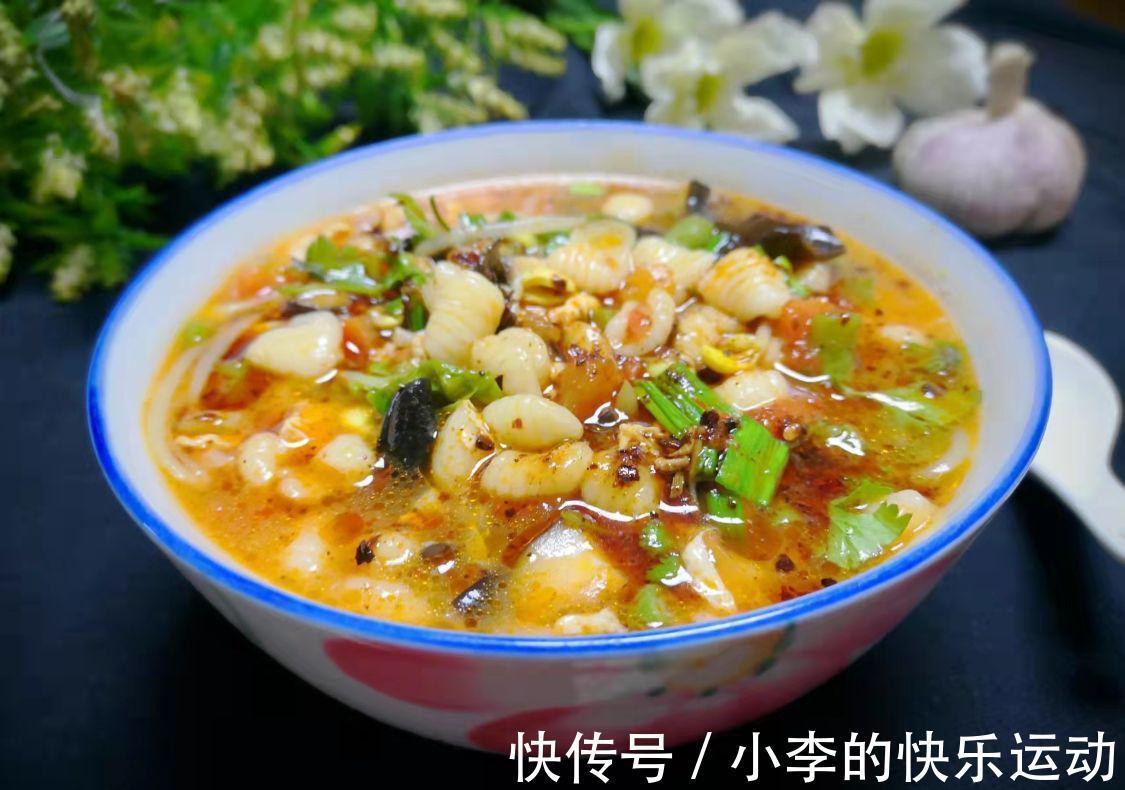 天冷了,我家三口午餐这样吃,主食和菜一锅出,好吃热乎还省事!