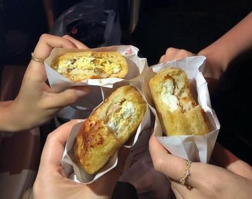 孩子|大姐校门口卖新式早餐,家长看到笑颜开,孩子谢谢妈妈妈妈真好