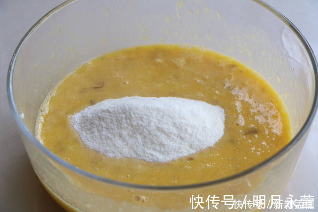 夏天就馋这懒人早餐,不加盐不加油,2分钟出锅,比蛋糕还好吃