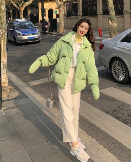 紧身裤 时髦精必看!2021年最流行的羽绒服穿法,让你美得不重样