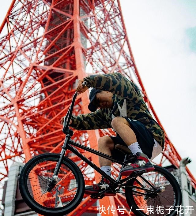 蓝莓松饼 一款比一款帅!BAPE STA新鞋型今早刚刚登场